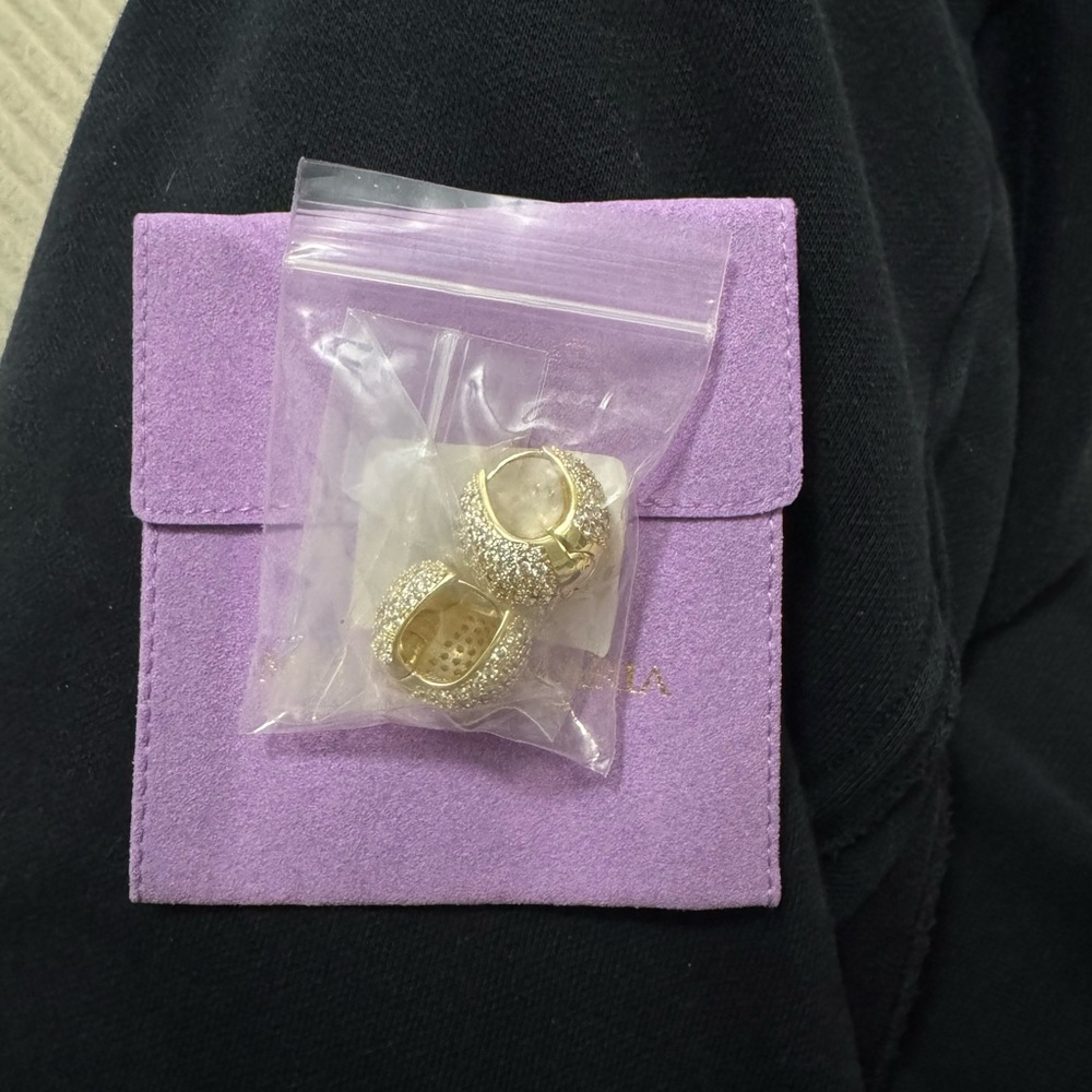 Lil' Norah Pave Earrings
Gold|White Diamondettes
Original price$75.00 - Picture 6 of 7